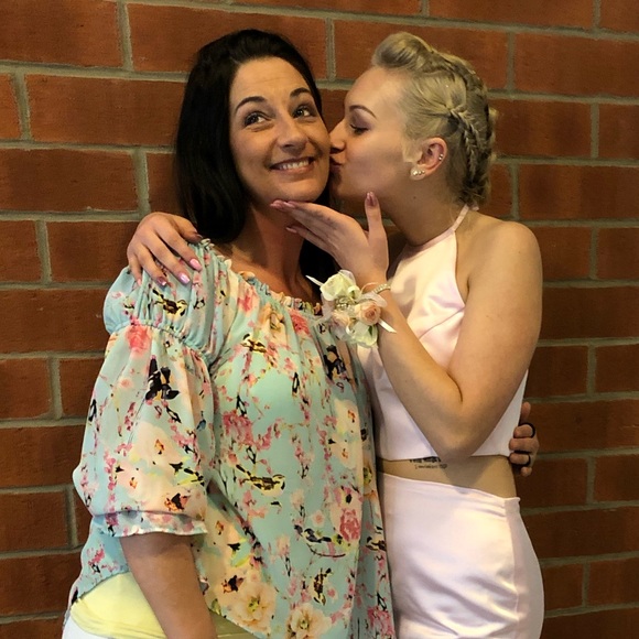 Meet your Posher, Angela - Picture 1 of 1